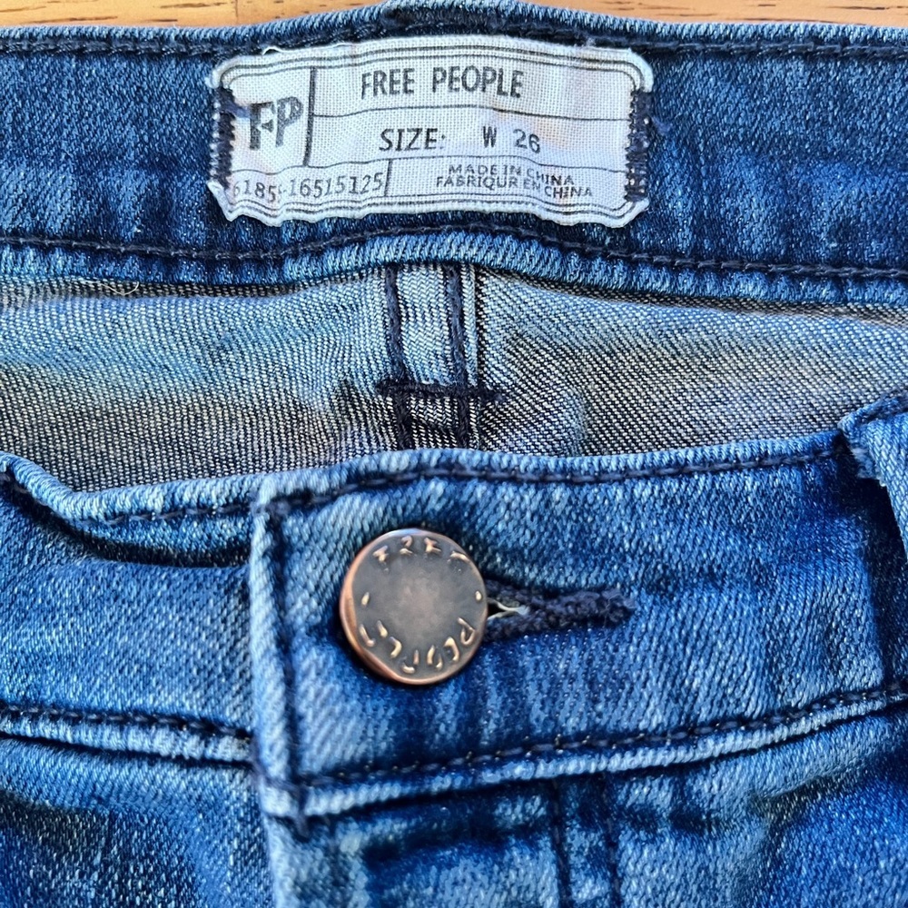 Free People Fishnet Skinny Jean in Tupelo Blue Size 26 With Button Fly - Picture 2 of 12